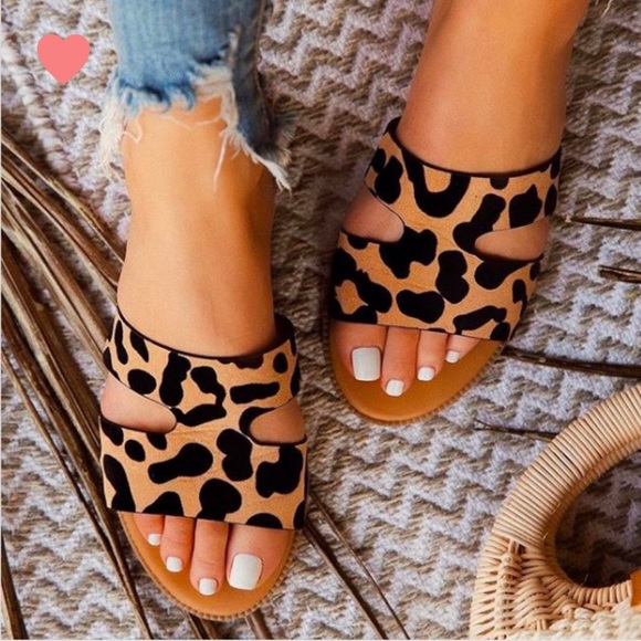 Shoes - ❗️One  Left 8❗️Cheetah Print Sandals Slip Ons